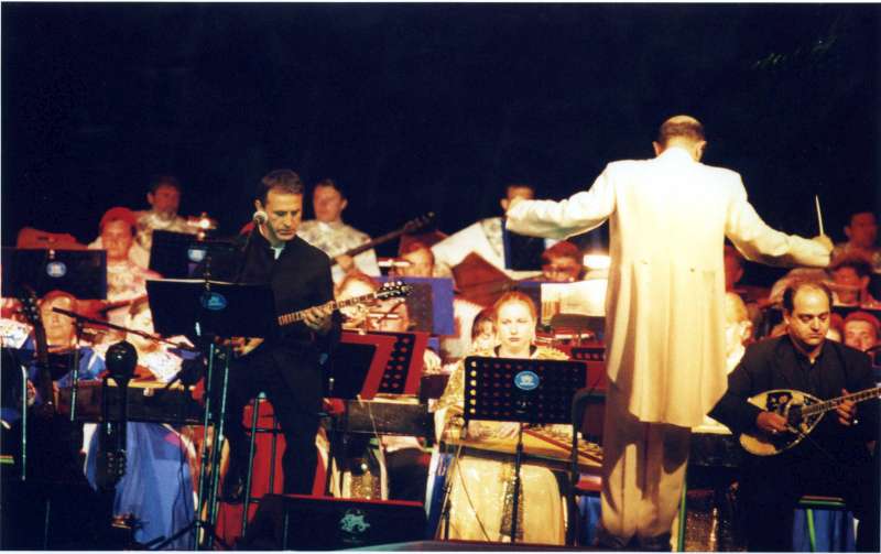 UNHCR Goodwill Ambassador George Dalaras performs with the Ossipov Russian Orchestra at UNHCR's 50th Anniversary concert in the ancient stadium at Delphi. Nicolai Kalinin conducts.