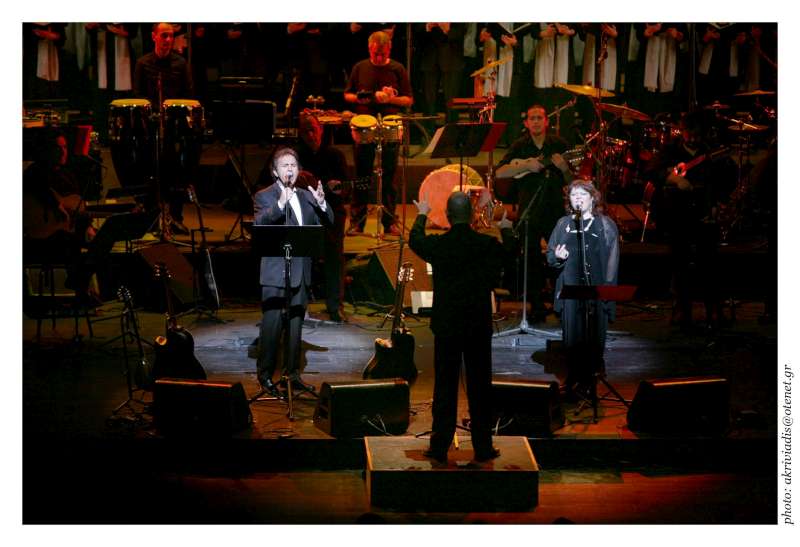 Goodwill Ambassador George Dalaras sings at UNHCR benefit concert in Athens on January 30, 2007 with guest singer Martha Molereon from Mexico.