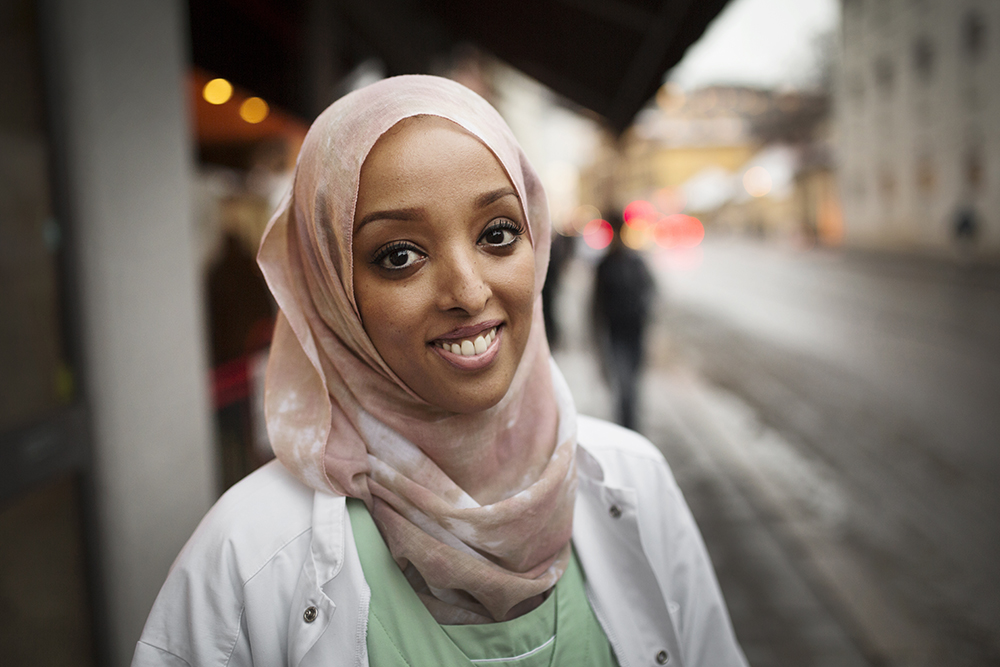 Norway. Swedish Somali dentist uses her experience to help new arrivals to Scandinavia