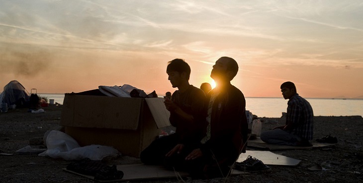 Greece / Afghan migrants praying in a park in Patras. Greece, october 2010. Photo: © Mathias Depardon *** Local Caption *** FOR UNHCR INTERNAL USE ONLY (INCLUDING SOCIAL MEDIA) - NOT TO BE DISTRIBUTED EXTERNALLY