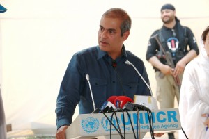 UNHCR Representative in Pakistan Mr. Indrika Ratwatte speaking at the inauguration ceremony in Azakhel, Nowshera on Wednesday. (c)UNHCR/Samad Khan