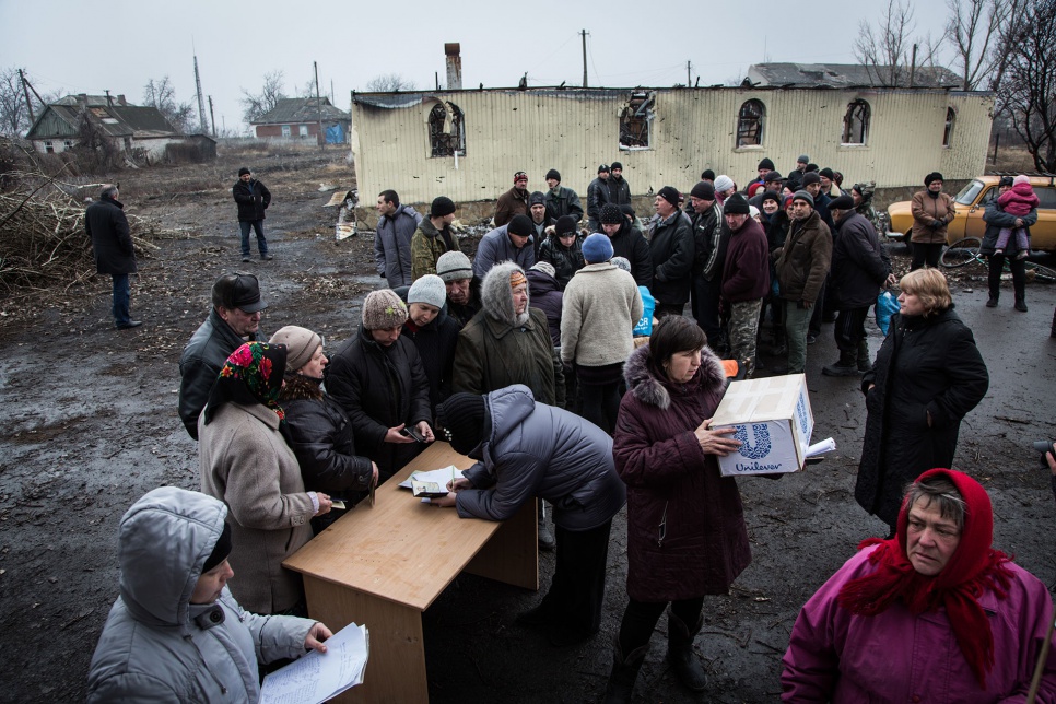 UNHCR distributes aid to people returning to Nikishino, Ukraine. The village of 900 emptied last September as fighting intensified, claiming the lives of 10 residents.