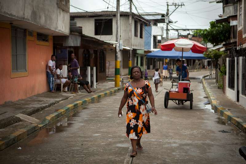 Frontières invisibles : Pour atteindre les femmes en danger, les bénévoles des Papillons doivent parcourir les frontières invisibles créées par les groupes armés. Malgré les risques, Mery Medina est convaincue que la sensibilisation à la violence sexuelle en situation de conflit aidera les femmes, leurs familles et la communauté à guérir et à devenir plus fortes.