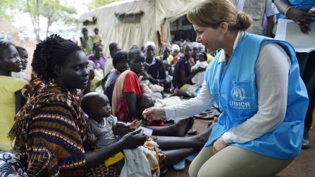 Ethiopia / On 15 July 2014, Her Royal Highness Prince Haya Bin Al Hussein visited Kule2 refugee camp in Gambella, western Ethiopia, home to over 50,000 South Sudanese refugees. In these photos, Princess Haya talks to representatives of refugee women who shared with her their flight experiences as well as challenges in the camp. Opened in May 2014 to accommodate the continued exodus of South Sudanese refugees, the camp is full just under two months. / UNHCR / UNHCR / R. Julliart / July 2014 ;