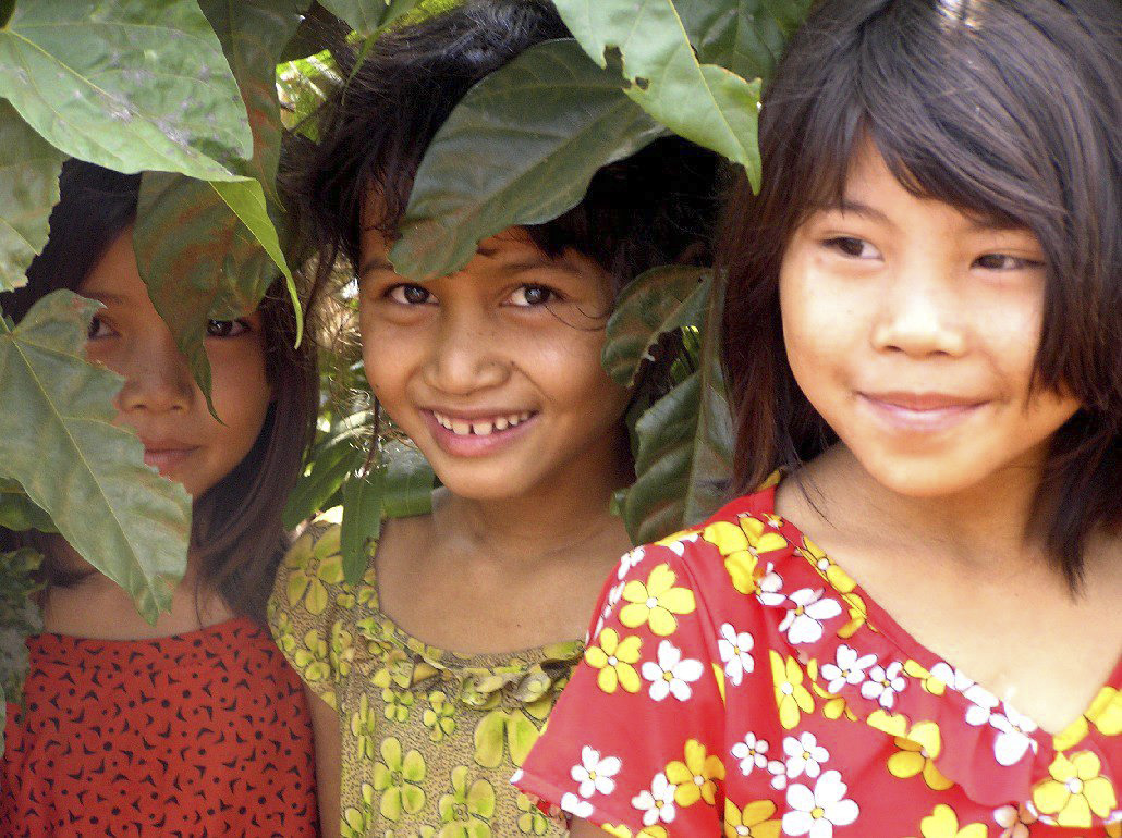 UNHCR's Assistant High Commissioner for Protection Erika Feller met Montagnard villagers during her two-day visit to Viet Nam's Central Highlands in April 2006.  
© UNHCR/J.Hoisaeter