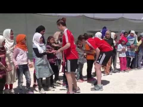 Der FC Bayern besucht das syrische Flüchtlingslager Za'tari