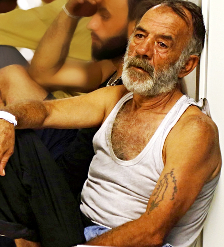 Ahmed a máltai Hal Far menekülttáborba érkezése után. Fotó: The Times of Malta