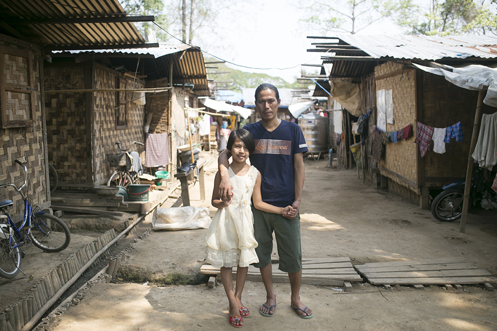 La Htaw Zau Pan and his daughter Ja Mun Pan in Robert Church camp