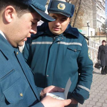 Uzbekistán: Detenidos torturados y abogados silenciados