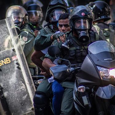 Venezuela: Golpean y disparan contra manifestantes que no estaban armados