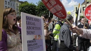 Irland: Einschränkungen bei Abtreibung verletzen Menschenrechte
