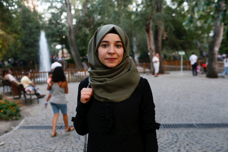 [16.10.21] 포화를 피한 시리아 소녀, 터키에서 공부할 기회 얻어