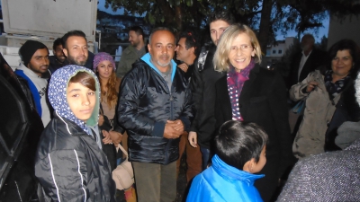 The Mayor of Livadia, Mrs Yota Poulou, welcomes the families of Syrian refugees.