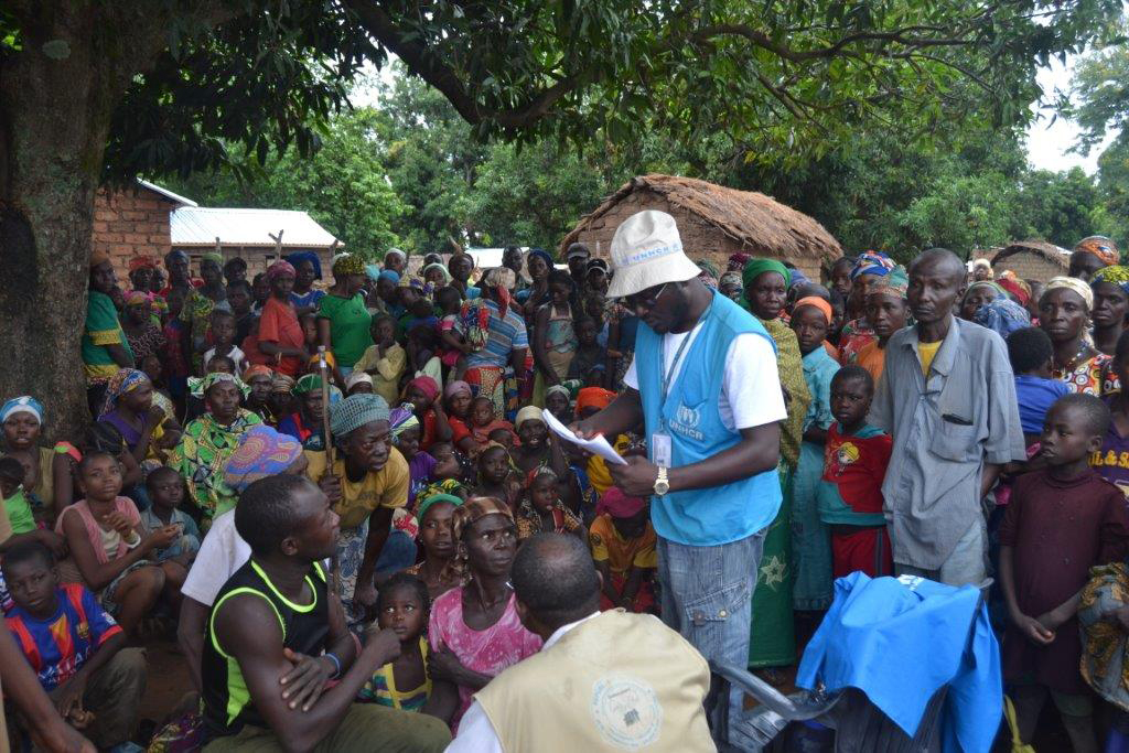 UNHCR and partners register new refugees arriving from the Central African Republic (CAR) in the Chadian village of Mini, one of the three locations near the borders hosting new arrivals since mid-June.  © UNHCR / Victorien Ndakass