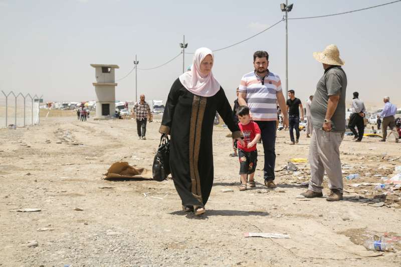فرت هذه الأسرة من المعارك في الموصل وأصبحت قريبة من نقطة التفتيش في الخضير. تأمل الأسرة البقاء في مدينة أربيل إلى أن يصبح الوضع آمناَ للعودة إلى ديارها. 
