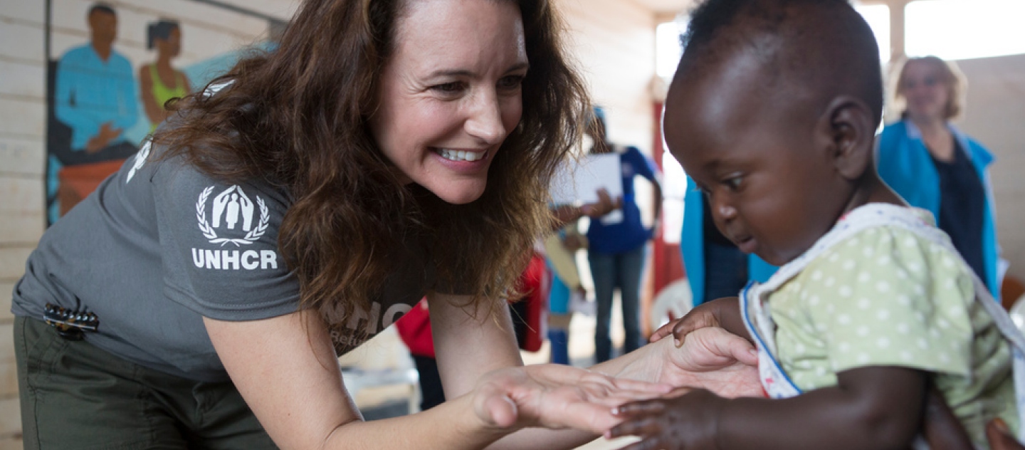 Hollywood Actress Kristin Davis visits Refugees hosted in Rwanda
