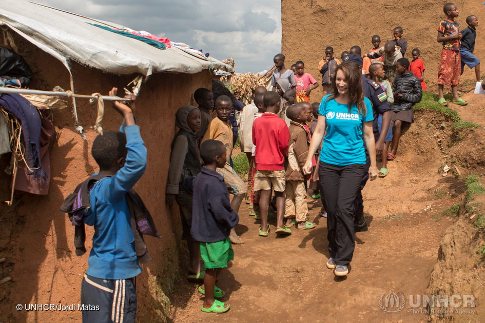 UNHCR Goodwill Ambassador Kristin Davis visits Gihembe refugee camp. There are over 12,995 refugees in Gihembe camp of whom 97% are Congolese. Most of the people here have been refugees for 20 years and are survivors of the Mudende camp massacre. ; UNHCR High Profile Supporter Kristin Davis meets refugees in Rwanda