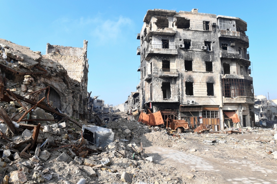 Les décombres et les bâtiments détruits par les bombardements témoignent de l'ampleur de la destruction à Alep-Est.