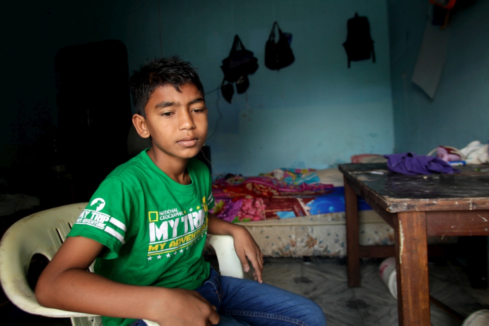 « Nous devions toujours nous cacher sur le chemin de l'école », se souvient Yasin. « Si nous disions que nous étions musulmans, ils nous battaient. »