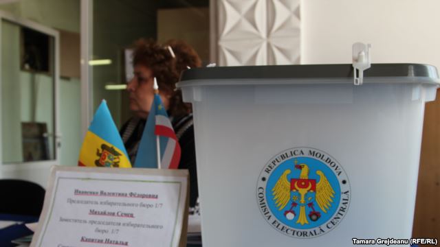 Voting box in Gagauzia's capital, Comrat