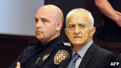 Dragan Vasiljkovic (right) looks on prior to the trial in Split on September 20.