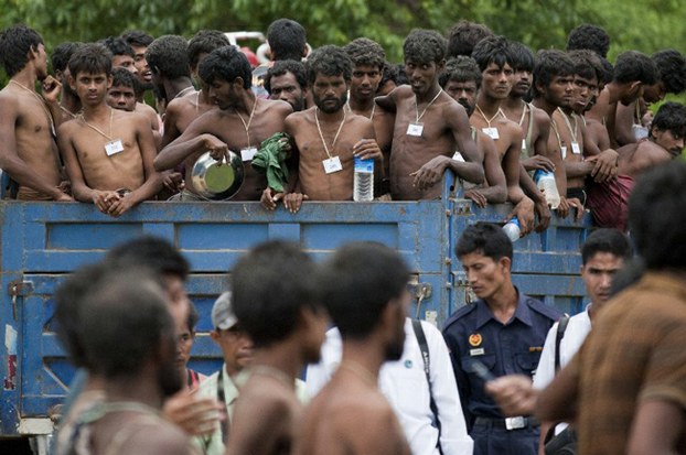 Migrants found at sea on boats arrive at a temporary refugee camp near the Bangladesh border in western Myanmar's Rakhine state, June 4, 2015.