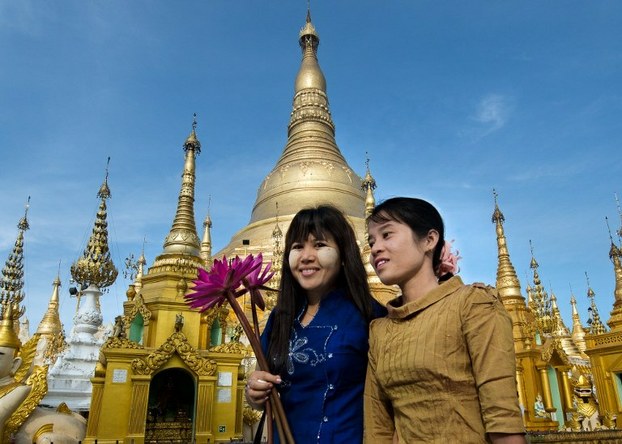 Buddhist women visit the Shwedagon Pagoda in Myanmar's capital Yangon, Nov. 26, 2013. 