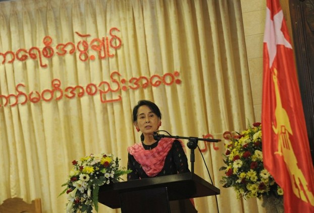 Aung San Suu Kyi delivers a speech at a National League for Democracy meeting in Yangon, May 27, 2013.