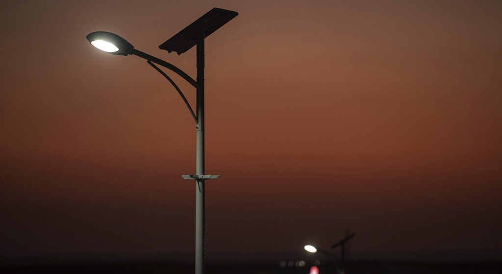 For the over 11,000 Syrian refugees living here, life used to pause with the setting sun. But with the support of the IKEA Foundation, UNHCR is now beginning to install solar powered street lights in the camp. The solar street lights illuminate pathways and help to make it safer to move around the camp at night. © UNHCR/Sebastian Rich