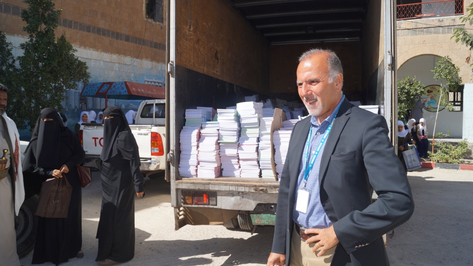 UNHCR's Country Representative in Yemen, Ayman Gharaibeh, during a handover of school books produced by UNHCR to the Asma School for Girls in Sana'a, to help support quality education for refugee and local children.