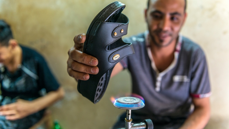 Un modèle fabriqué dans l'atelier de cordonnerie de Diyaa. 