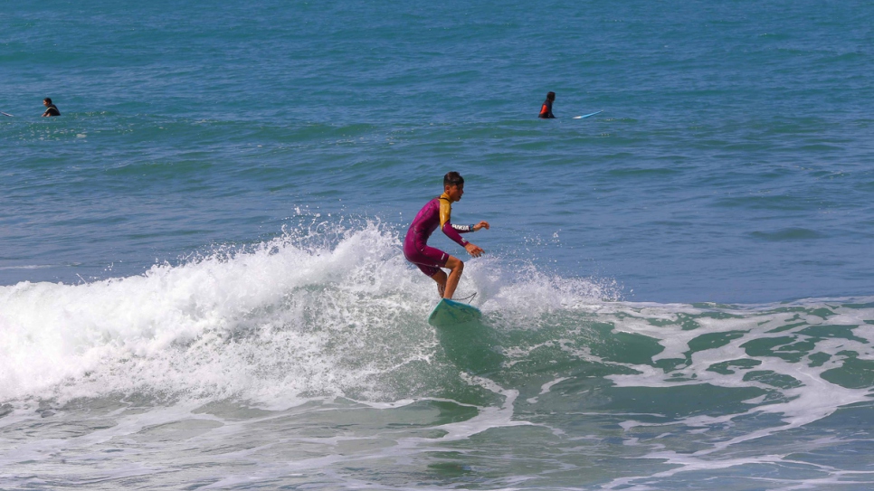 « Le surf m'a appris que rien n'est impossible, » confie Ali. 