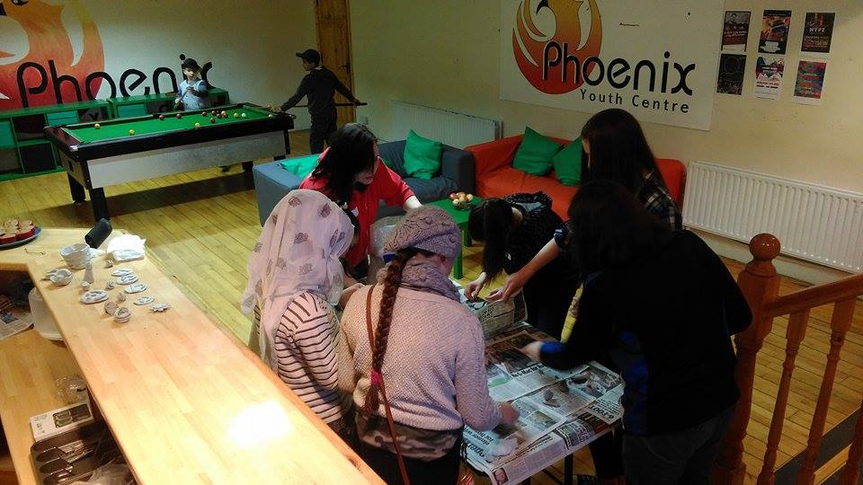 Foróige members and Syrian refugees making clay models in Ballaghaderreen.