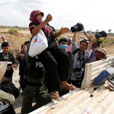 カンボジア：人権活動家たちに対する茶番の捜査をやめるべき