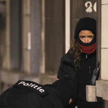 Belgique : La réponse aux attaques soulève des craintes relatives aux droits humains