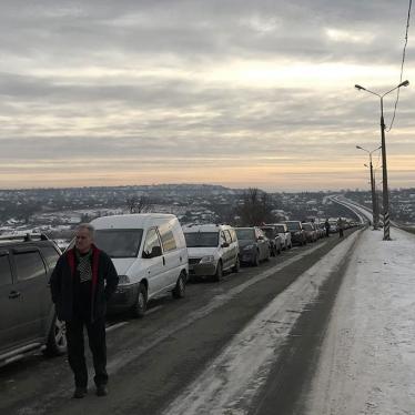 Ukraine: Dangers, Unnecessary Delays at Crossing Points