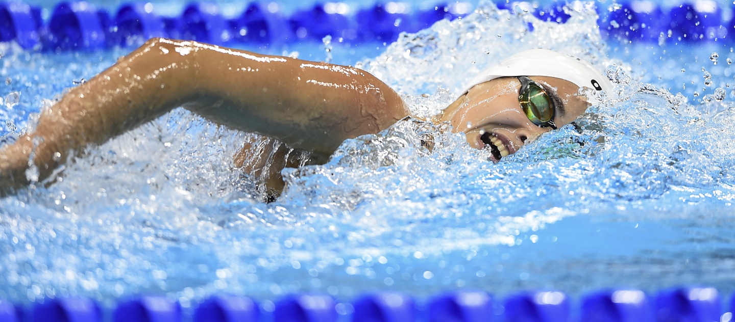Yusra Mardini, une nageuse de 18 ans qui a fui la guerre en Syrie, en plein effort durant sa dernière course aux Jeux olympiques de 2016. 