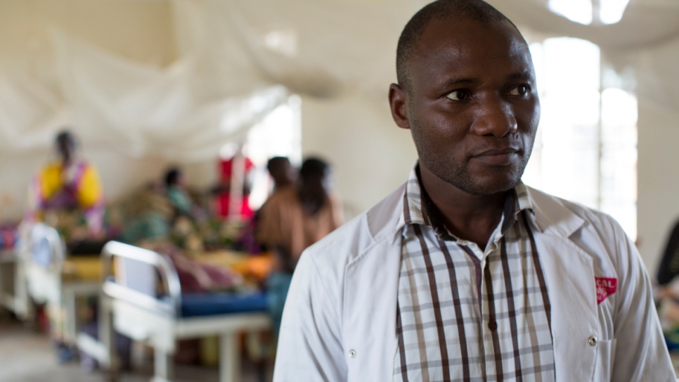 L'infirmier burundais Bosco vient d'être diagnostiqué d'un cancer. 