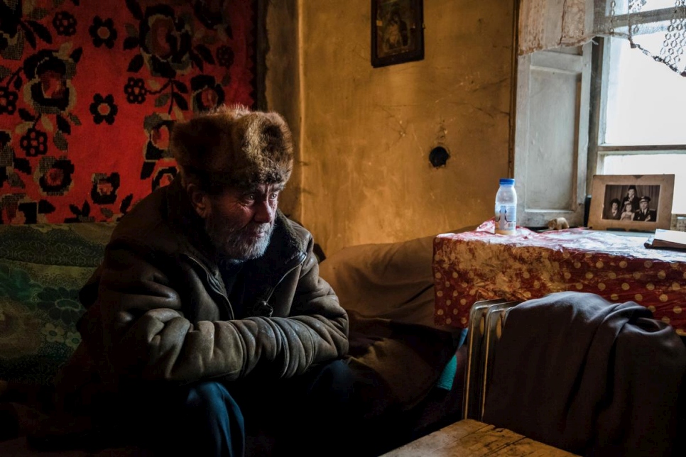 Thousands in eastern Ukraine lose access to pensions