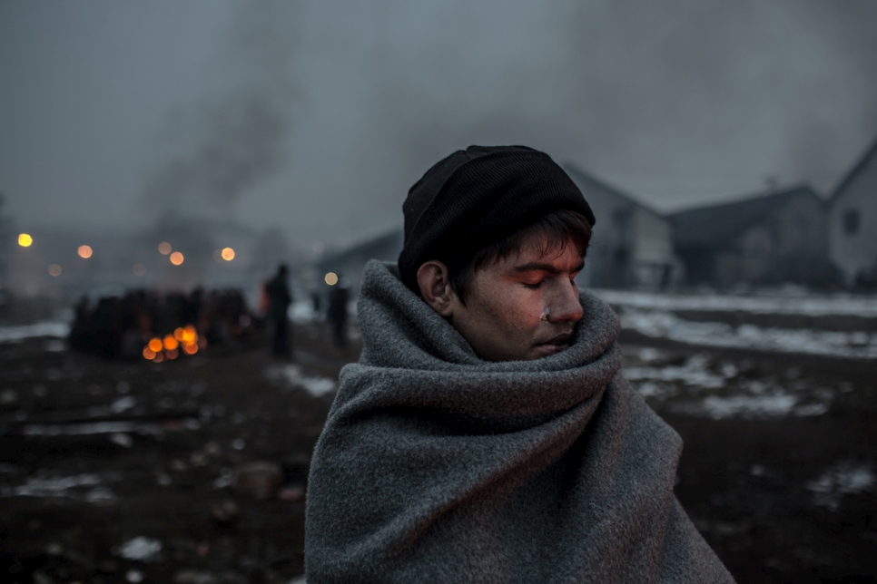 Desperate refugees and migrants in Serbia face freezing temperatures