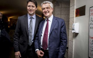 The United Nations High Commissioner for Refugees Filippo Grandi, right, and Canadian Prime Minister Justin Trudeau, left, pose for a photo at Parliament Hill, Ottawa, on March 21. © UNHCR/G.Capriotti