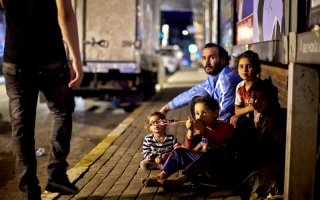 This Syrian family used to lead a happy life in Aleppo. Now the parents and children sleep on the streets of Istanbul in Turkey. They are among the 3 million refugees from Syria, many of whom live in desperate conditions.