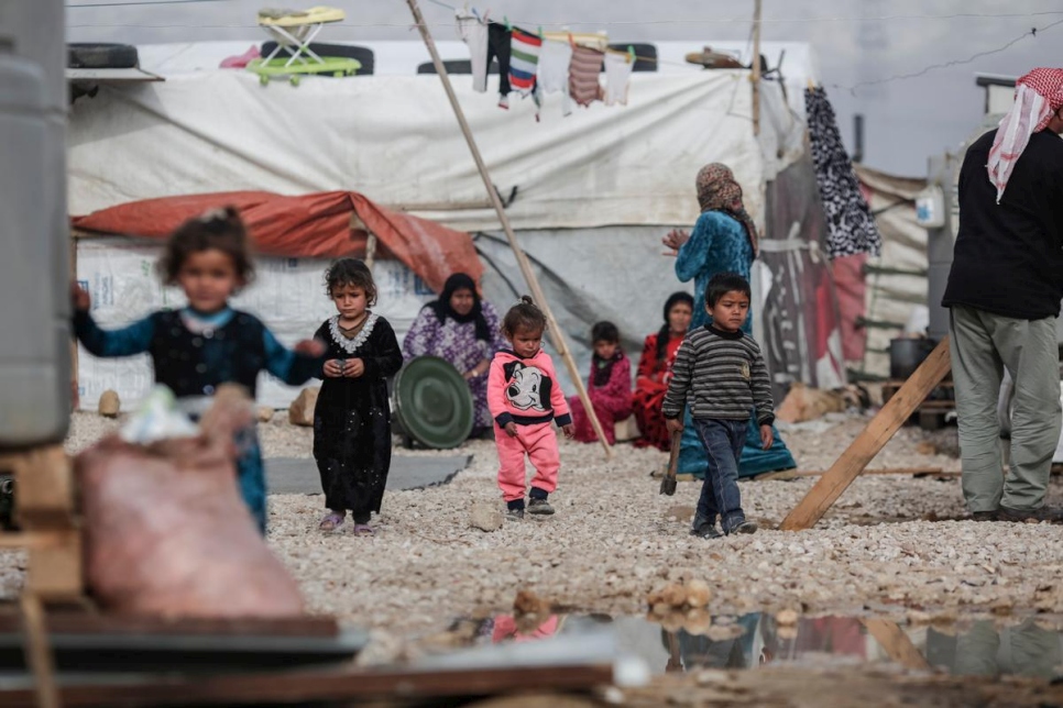 Young Syrian refugees walk through an informal settlement in the Bekaa Valley. © UNHCR/Sam Tarling