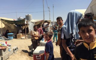 Des enfants déplacés internes jouent au camp de Debaga, dans la région du Kurdistan d’Iraq.  © HCR / Caroline Gluck