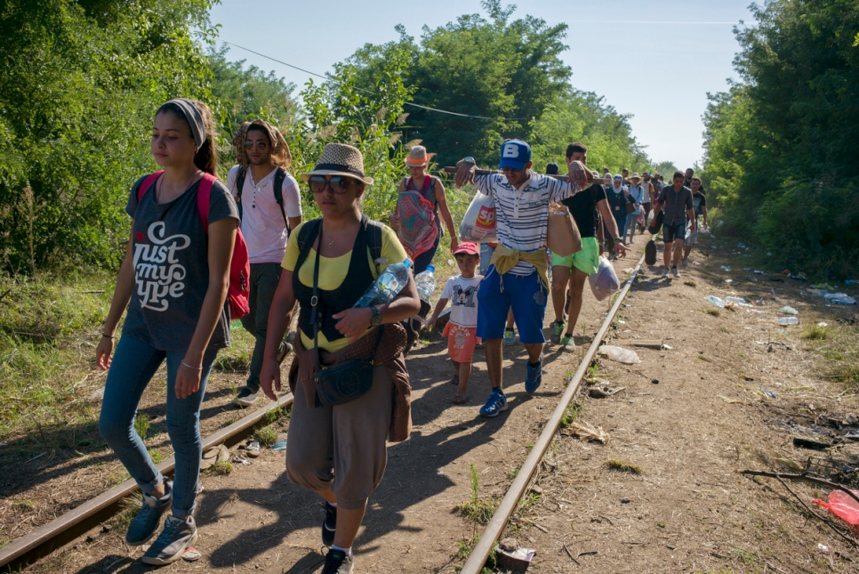 During her journey from Greece to Germany in 2015, Yusra (left) traveled through Hungary with other asylum-seekers. © UNHCR/Lam Duc Hien