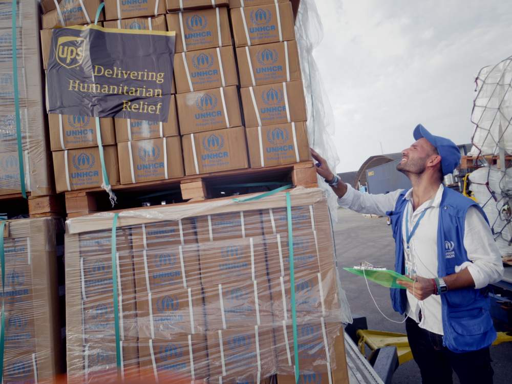 Gracias a dos fletes realizados por ACNUR, uno de ellos con el apoyo de la Fundación UPS, 200 toneladas de asistencia humanitaria llegaron a la población damnificada.