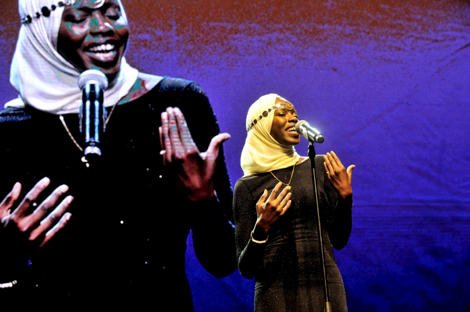 The reigning World Poetry Slam Champion, Emi Mahmoud, performs at the 2016 Nansen Refugee Award ceremony.