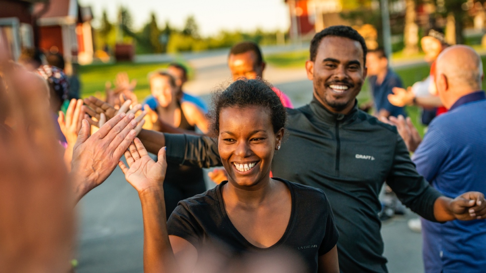 Hej Främling! was set up with the goal of connecting Swedish communities to refugees and asylum seekers through cultural and physical activities, such as ski-ing and running. 