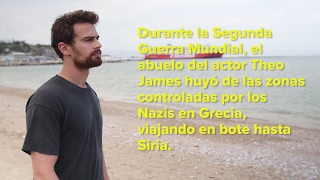 El actor Theo James se encuentra con refugiados sirios en Grecia