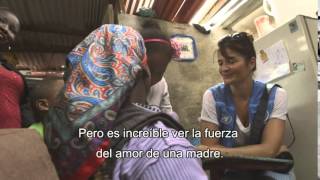 Helena Christensen con las madres desplazadas de Colombia